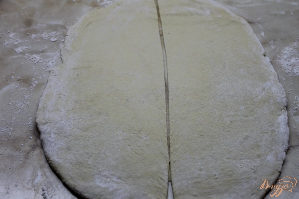 Сырные палочки из дрожжевого теста с охотничьими колбасками Сырные палочки из дрожжевого теста с охотничьими колбасками