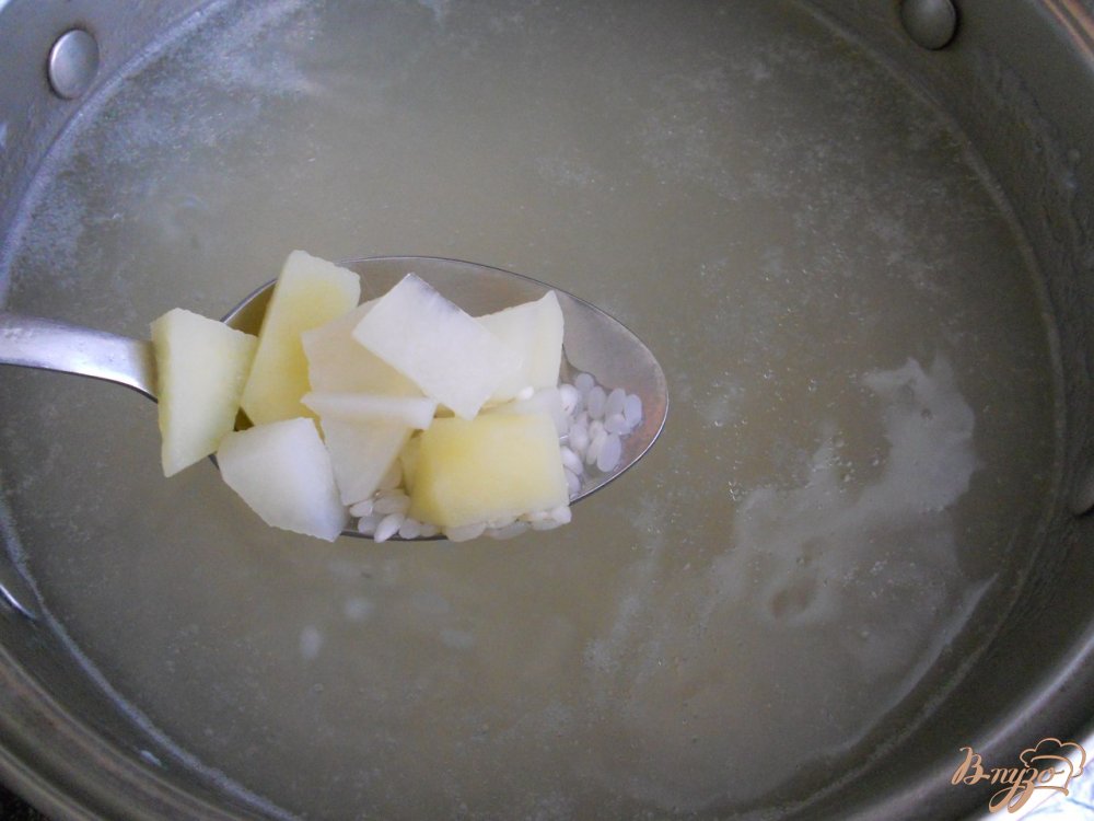 Суп с рисом, овощами и охотничьими колбасками Суп с рисом, овощами и охотничьими колбасками