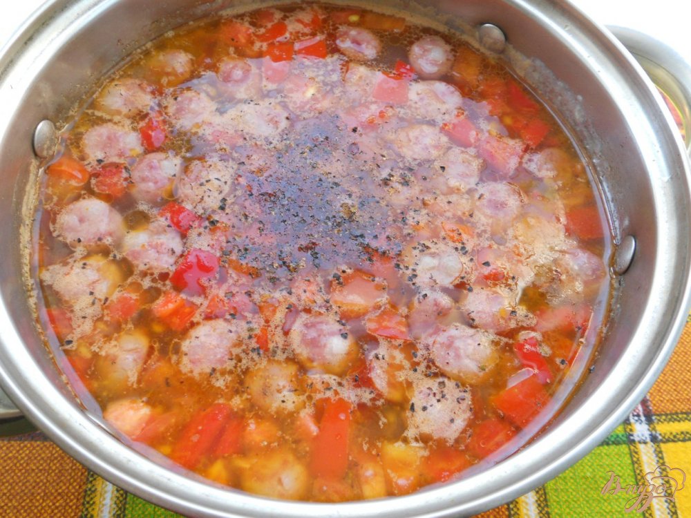 Суп с рисом, овощами и охотничьими колбасками Суп с рисом, овощами и охотничьими колбасками