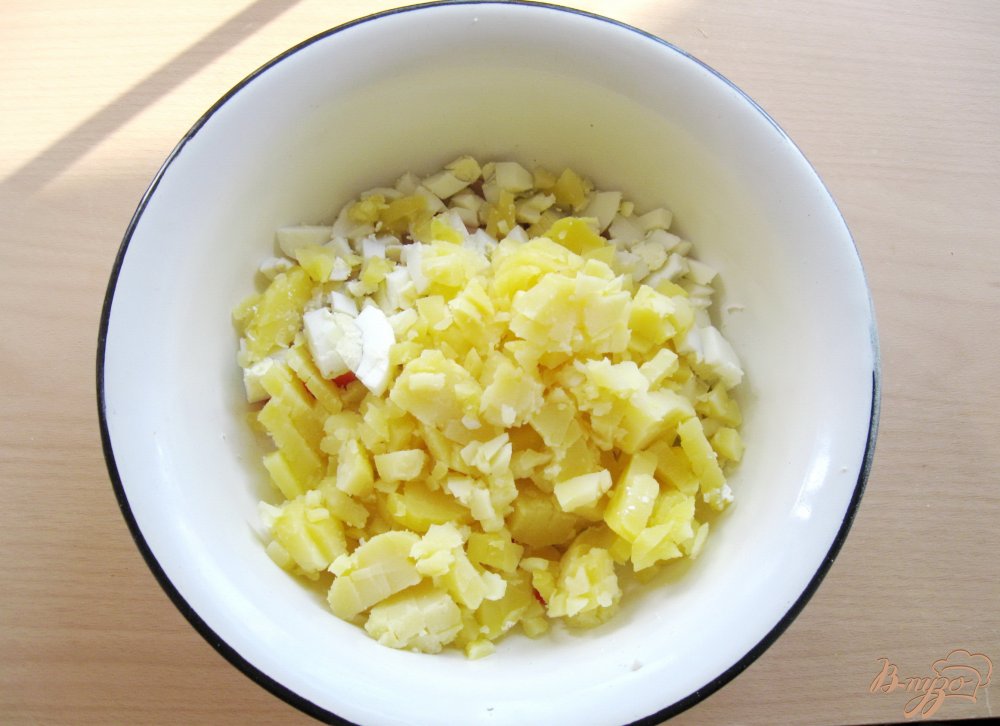Салат с индейкой и крабовыми палочками Салат с индейкой и крабовыми палочками