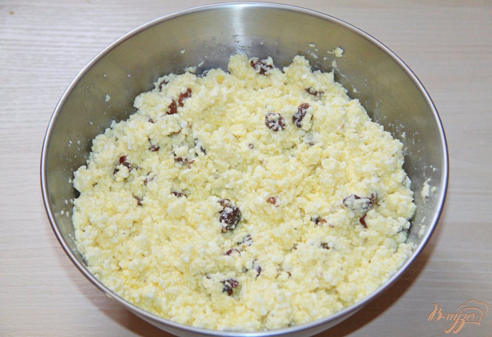 Творожные сырники с манкой и изюмом Творожные сырники с манкой и изюмом
