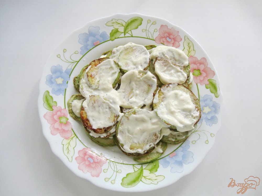 Жареные кабачки с соусом Жареные кабачки с соусом