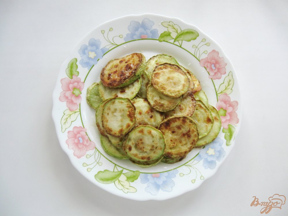 Жареные кабачки с соусом Жареные кабачки с соусом
