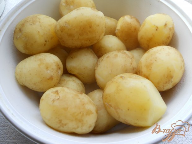 Молодой картофель с жареной курицей и горошком Молодой картофель с жареной курицей и горошком