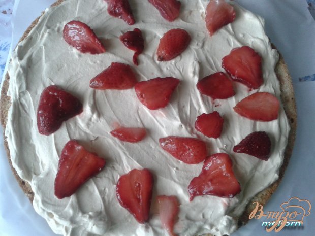 Торт со сливками и клубникой Торт со сливками и клубникой