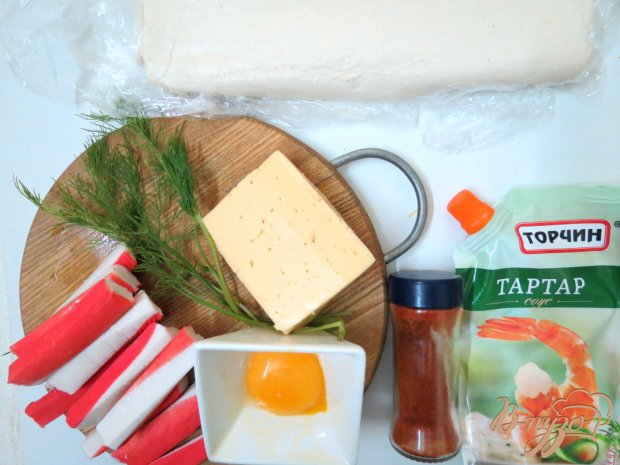 Закусочные слойки с крабовыми палочками Закусочные слойки с крабовыми палочками