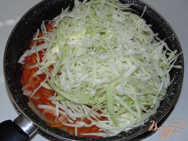 Тушеная капуста с помидорами и белой фасолью Тушеная капуста с помидорами и белой фасолью