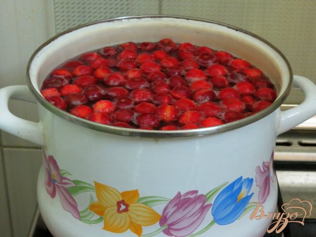Компот из вишни, ревеня, малины и базилика Компот из вишни, ревеня, малины и базилика