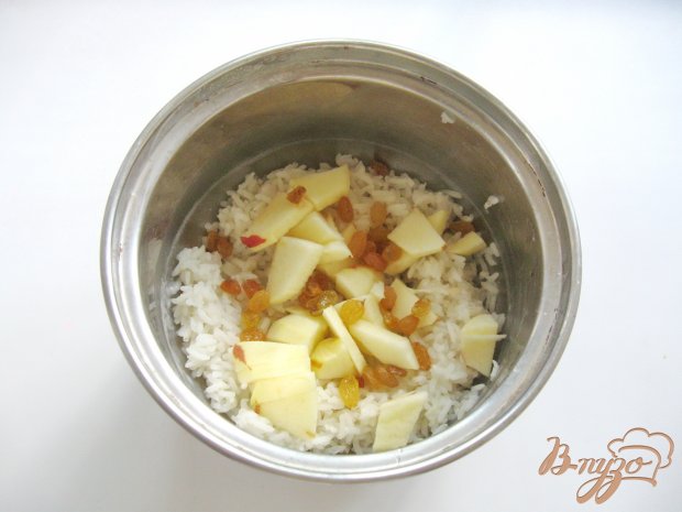 Курица запеченная в духовке с рисом и яблоками Курица запеченная в духовке с рисом и яблоками