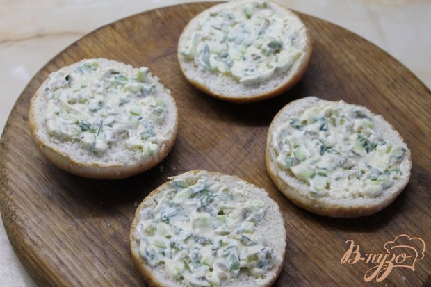 Булочка с овощами и грибной котлетой Булочка с овощами и грибной котлетой
