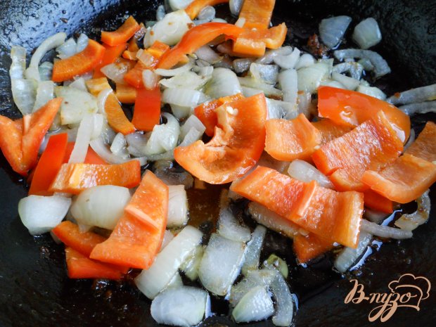 Курица тушеная со сладким перцем Курица тушеная со сладким перцем
