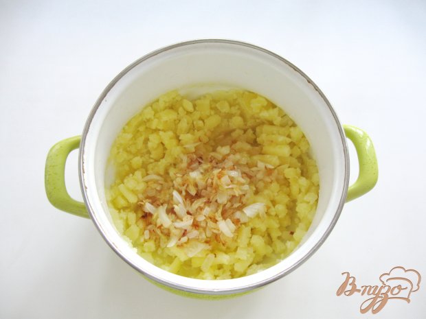 Жареные пирожки с картофелем и луком Жареные пирожки с картофелем и луком