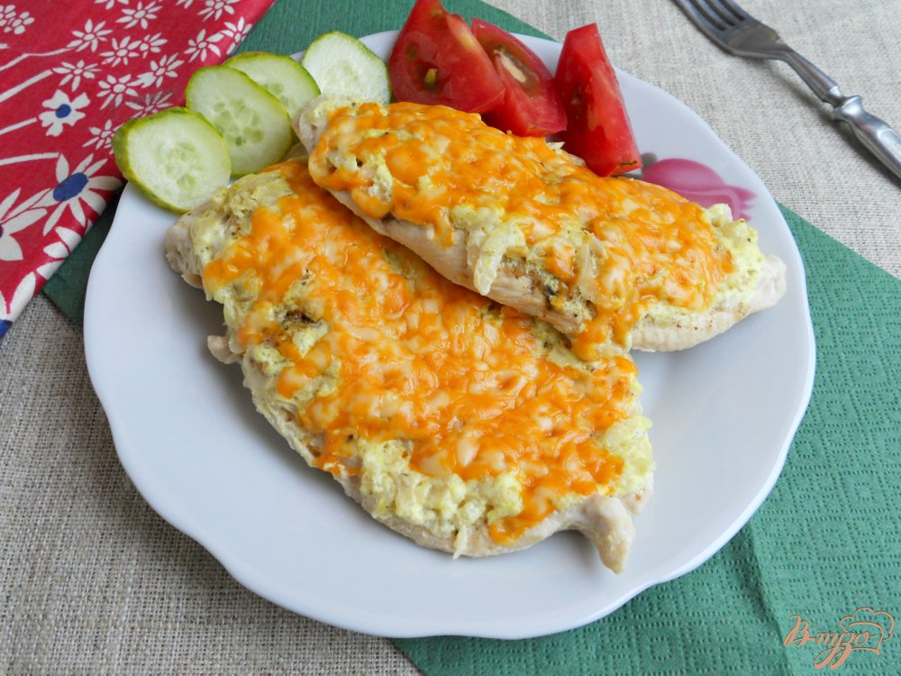 Куриное филе со сметано-луковым соусом и сыром на пару Куриное филе со сметано-луковым соусом и сыром на пару