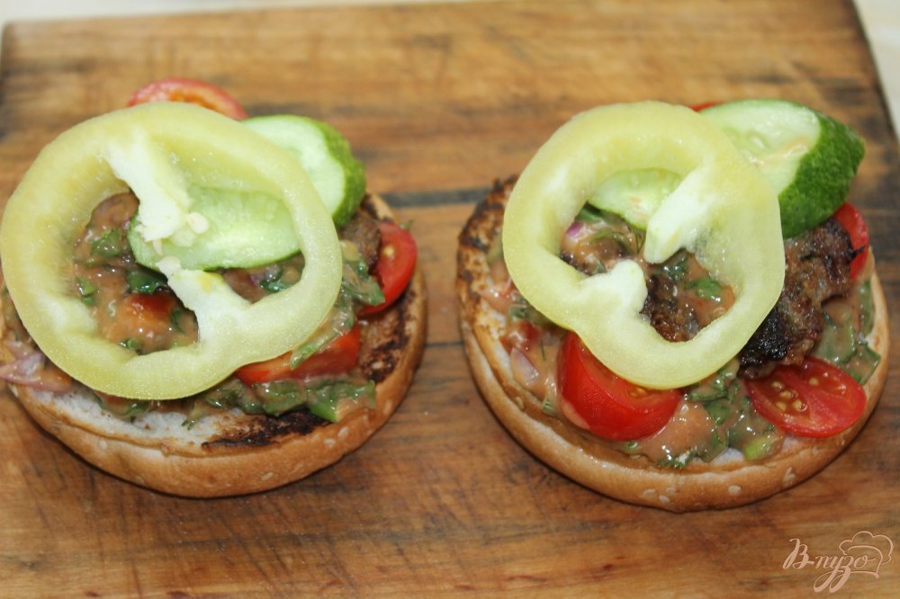 "Big Burger" с двойной котлетой и овощами "Big Burger" с двойной котлетой и овощами