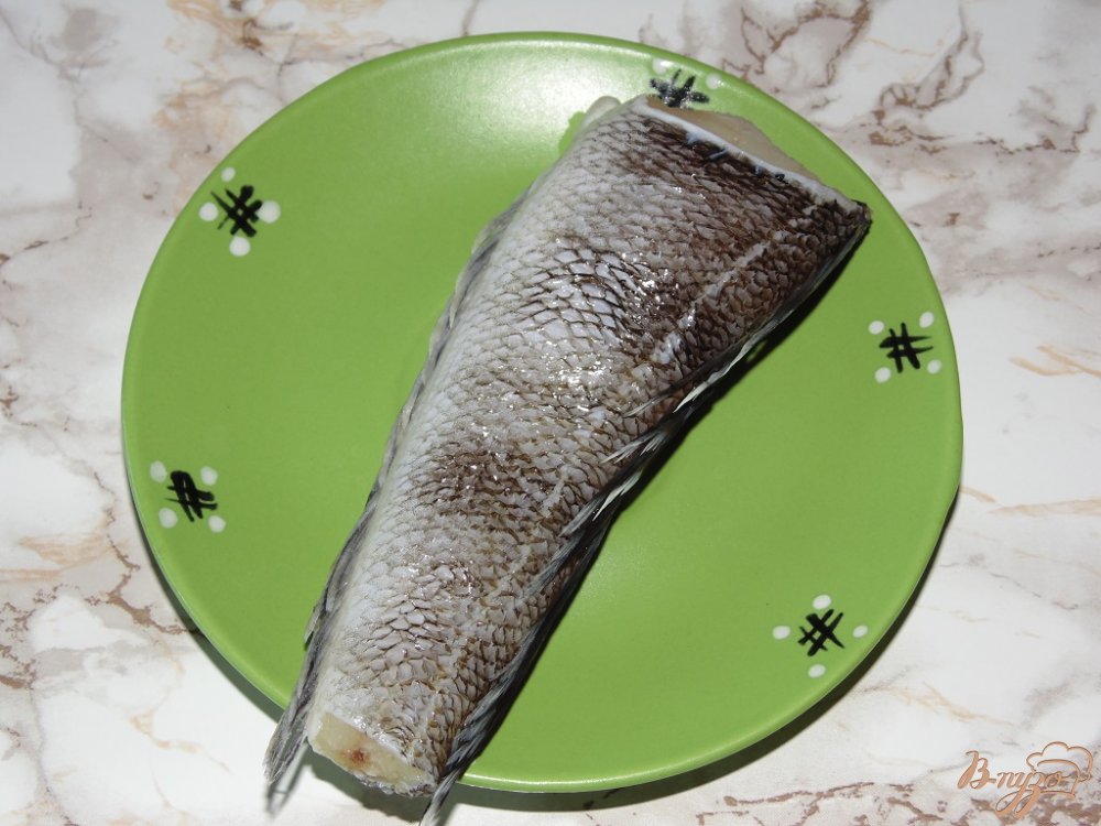 Рыбный салат с яйцами и зелеными оливками Рыбный салат с яйцами и зелеными оливками
