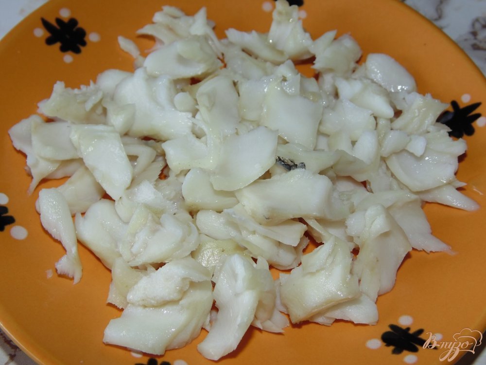 Рыбный салат с яйцами и зелеными оливками Рыбный салат с яйцами и зелеными оливками