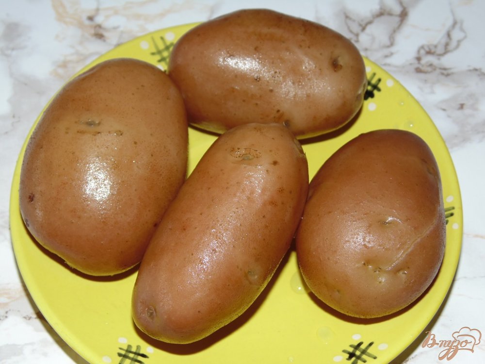 Картофель запеченный под сметаной с оливками и сыром Картофель запеченный под сметаной с оливками и сыром
