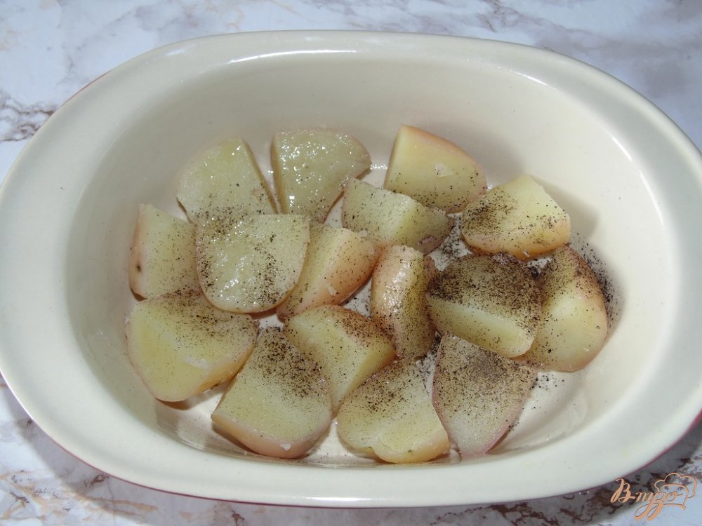 Картофель запеченный под сметаной с оливками и сыром Картофель запеченный под сметаной с оливками и сыром