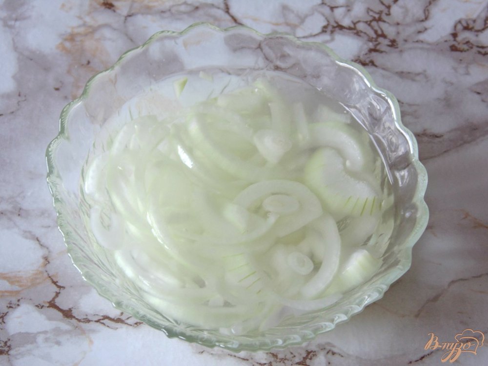 Салат из маринованной морской капусты с черной фасолью Салат из маринованной морской капусты с черной фасолью