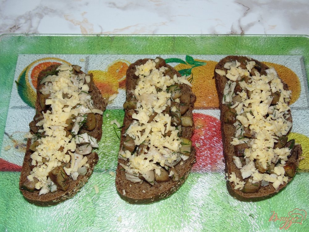Гренки с баклажаном и мясом птицы Гренки с баклажаном и мясом птицы