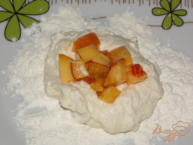 Сырники с персиками Сырники с персиками