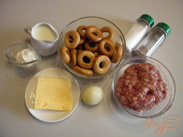 Закусочные бублики с фаршем и сыром Закусочные бублики с фаршем и сыром