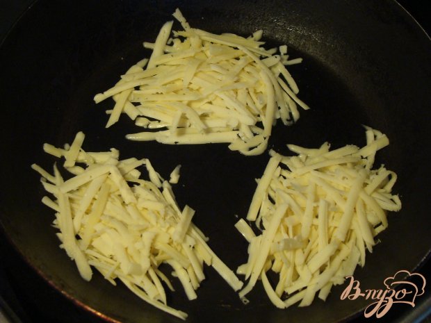 Запеченый картофель с йогуртовым соусом и жареным сыром Запеченый картофель с йогуртовым соусом и жареным сыром