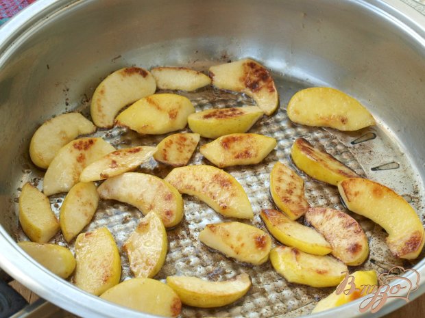 Шарлотка с айвой Шарлотка с айвой