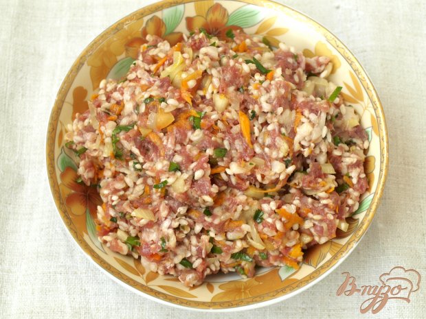 Перец фаршированный, приготовленный с картофелем Перец фаршированный, приготовленный с картофелем