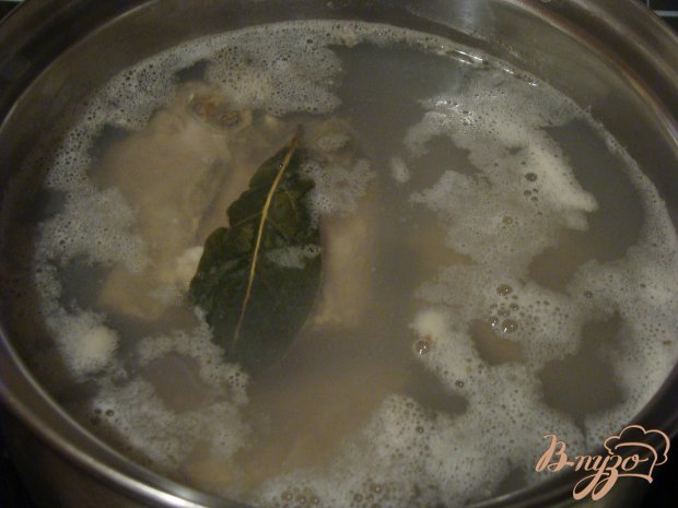 Суп с яичной лапшой и мясными косточками Суп с яичной лапшой и мясными косточками