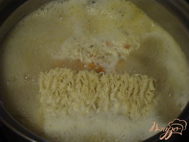 Суп с яичной лапшой и мясными косточками Суп с яичной лапшой и мясными косточками