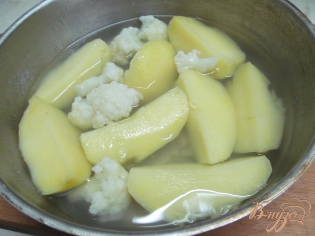 Теплый салат из картофеля и цветной капусты Теплый салат из картофеля и цветной капусты