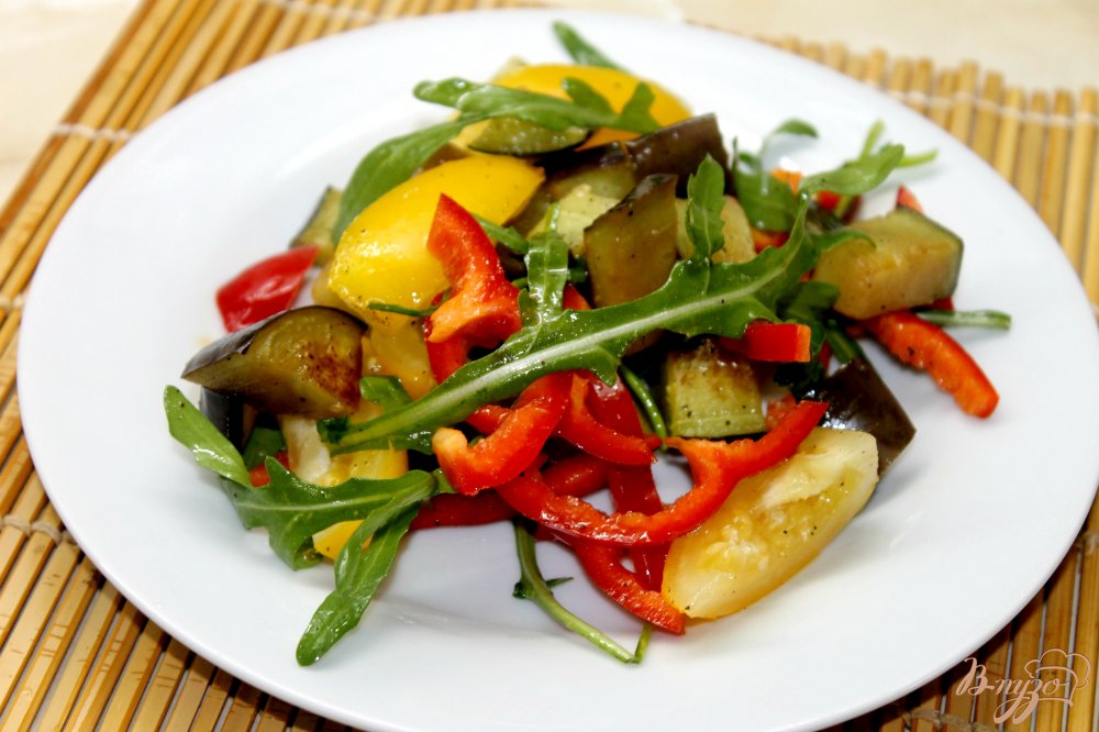 Салат с рукколой и баклажанами Салат с рукколой и баклажанами