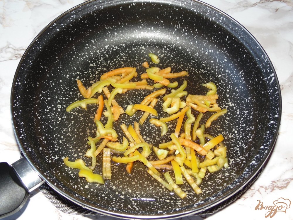 Отварной картофель со сладким перцем и шампиньонами Отварной картофель со сладким перцем и шампиньонами