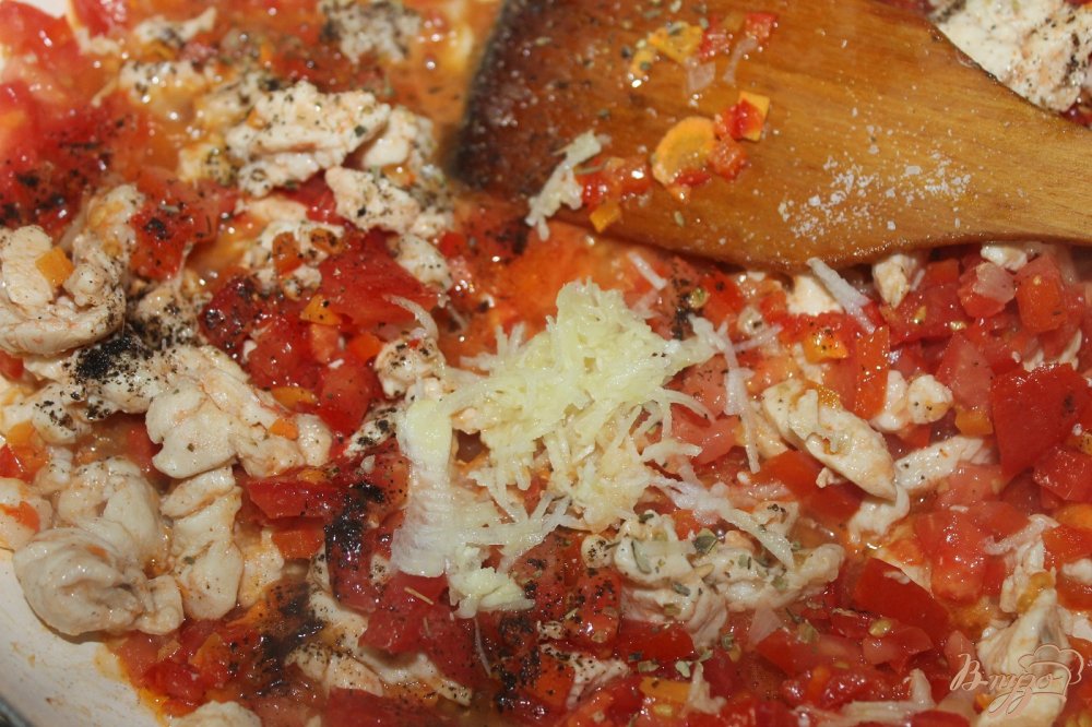 Домашняя лазанья с куриным мясом и помидорами Домашняя лазанья с куриным мясом и помидорами