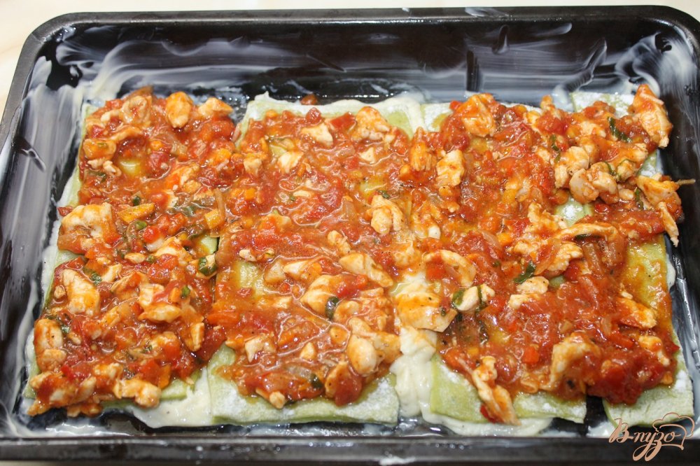 Домашняя лазанья с куриным мясом и помидорами Домашняя лазанья с куриным мясом и помидорами