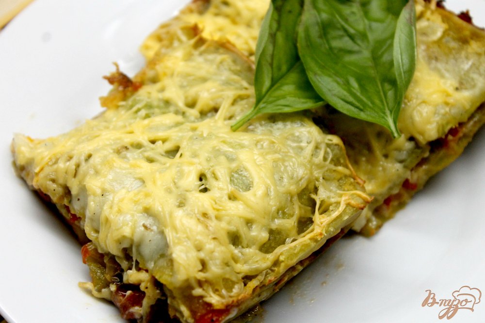 Домашняя лазанья с куриным мясом и помидорами Домашняя лазанья с куриным мясом и помидорами