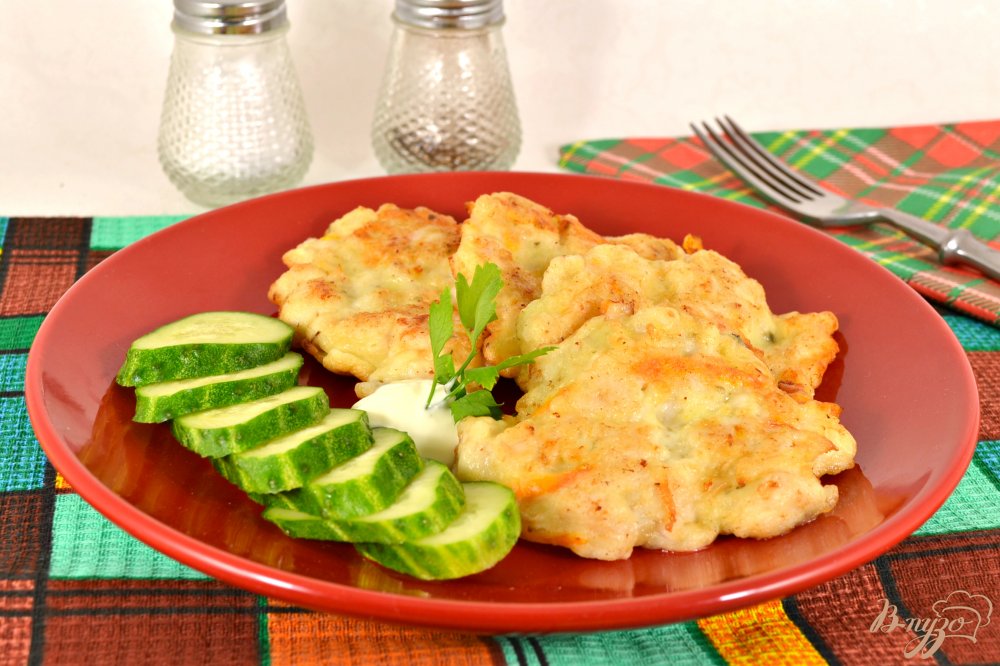 Куриные оладьи с морковью Куриные оладьи с морковью