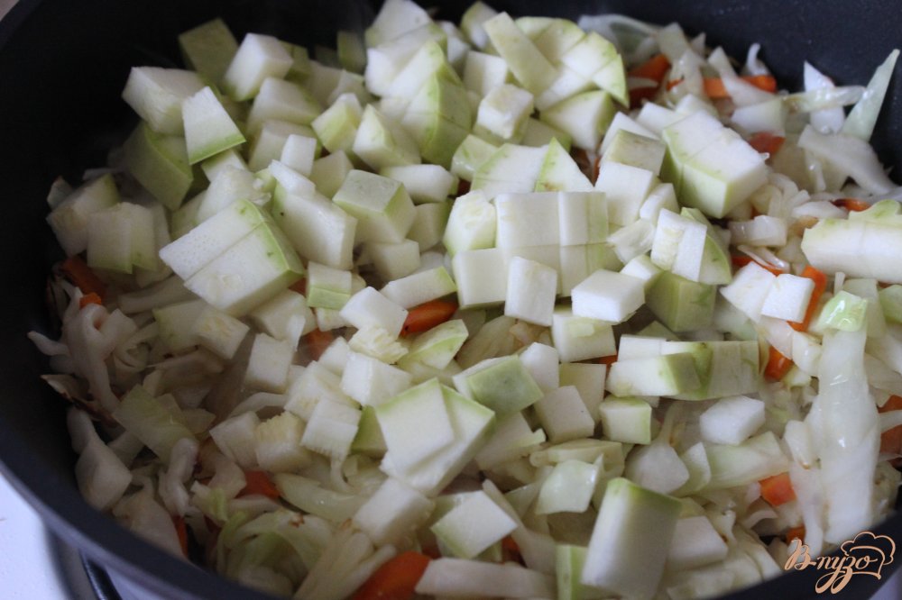 Курица тушеная с овощами Курица тушеная с овощами