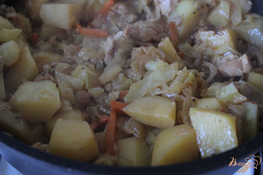 Курица тушеная с овощами Курица тушеная с овощами