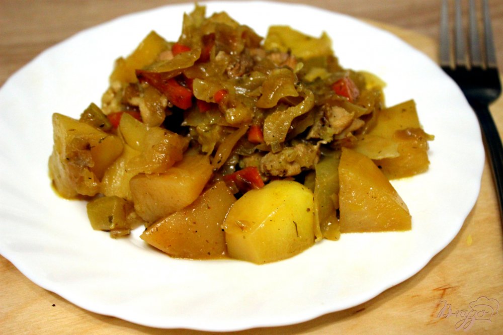 Курица тушеная с овощами Курица тушеная с овощами