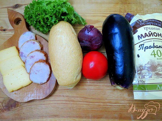 Сэндвич с колбасой, сыром и баклажанами Сэндвич с колбасой, сыром и баклажанами