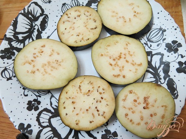 Сэндвич с колбасой, сыром и баклажанами Сэндвич с колбасой, сыром и баклажанами