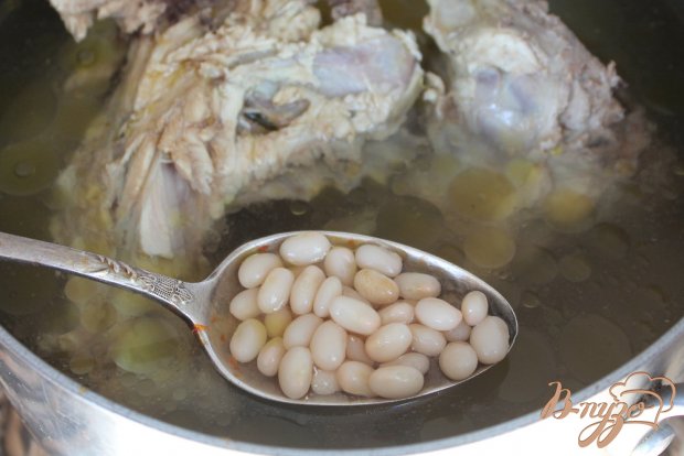 Борщ на курином бульоне с фасолью и пассированными овощами Борщ на курином бульоне с фасолью и пассированными овощами