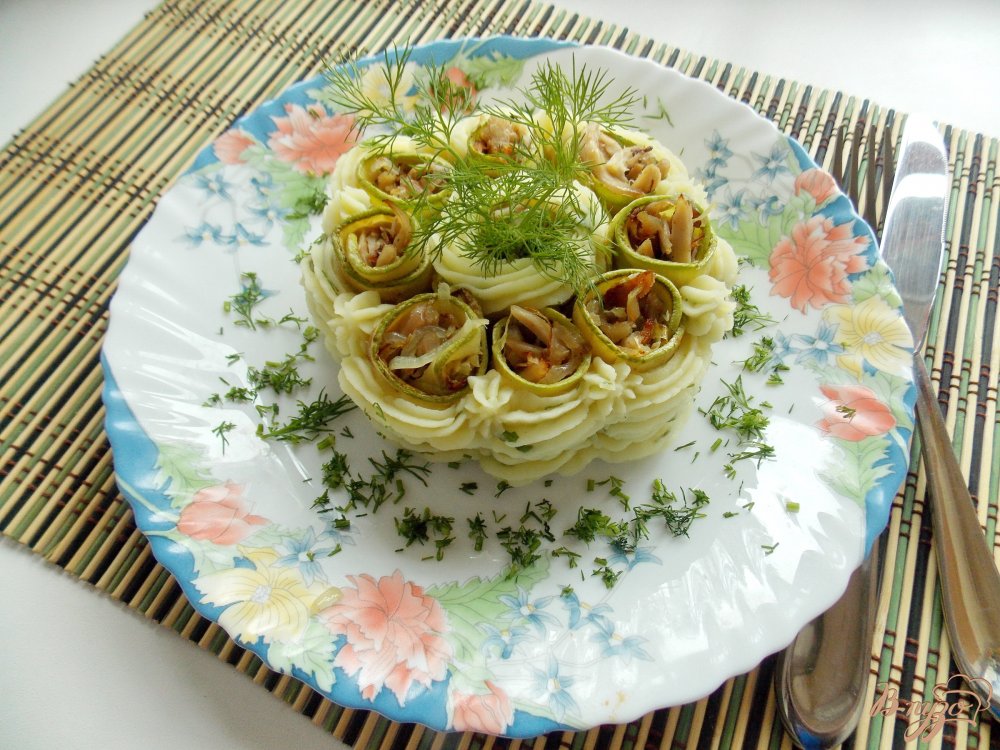 Кабачковые рулетики с курицей картофельным пюре Кабачковые рулетики с курицей картофельным пюре