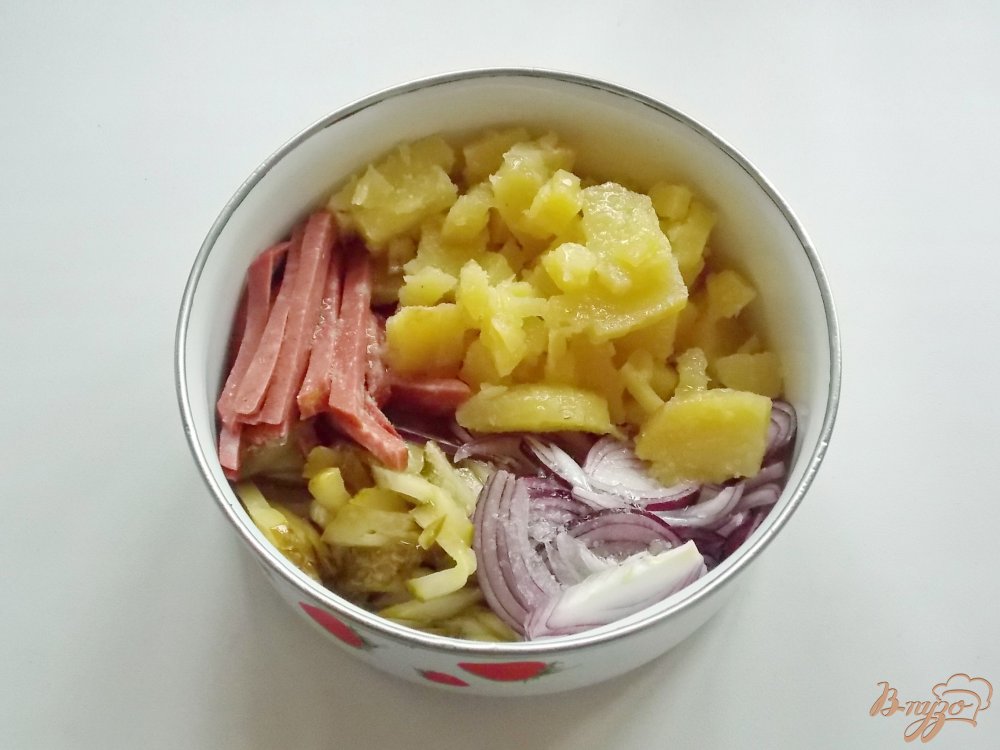 Салат с копченой колбасой и картофелем Салат с копченой колбасой и картофелем