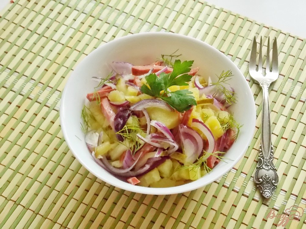 Салат с копченой колбасой и картофелем Салат с копченой колбасой и картофелем