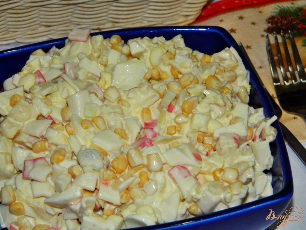 Салат с ананасами и крабовыми палочками Салат с ананасами и крабовыми палочками