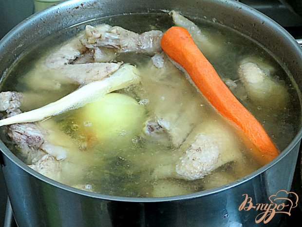 Бульон с домашней курицей Бульон с домашней курицей