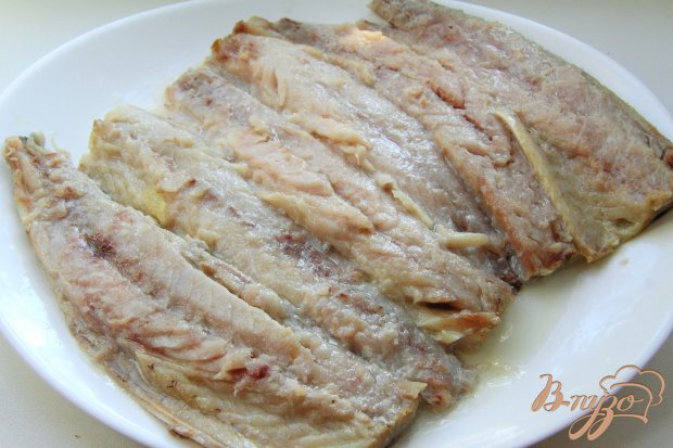 Скумбрия, запеченная с картофелем под помидорами и сыром Скумбрия, запеченная с картофелем под помидорами и сыром